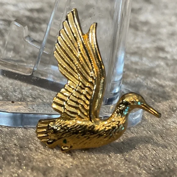 Vintage Gold Flying Duck Lapel Pin - Picture 1 of 2
